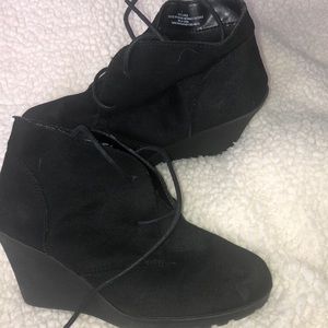 Black bootie wedges 🖤